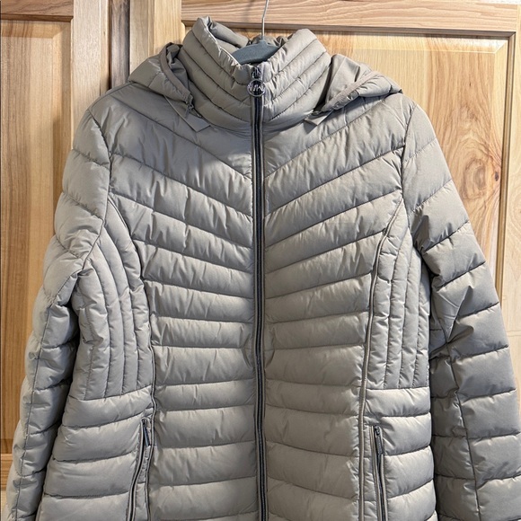 Michael Kors Classy Taupe Women's Ultra Lightweight Puffer Jacket Coat Size L - Picture 2 of 12